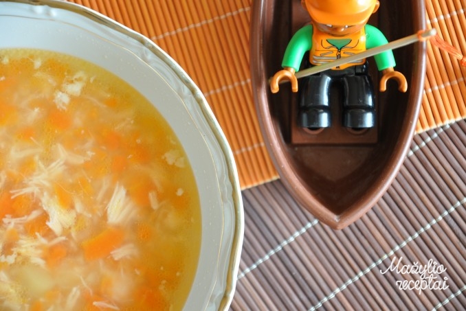 Lašišos sriuba gaminasi paprastai, valgosi skaniai.